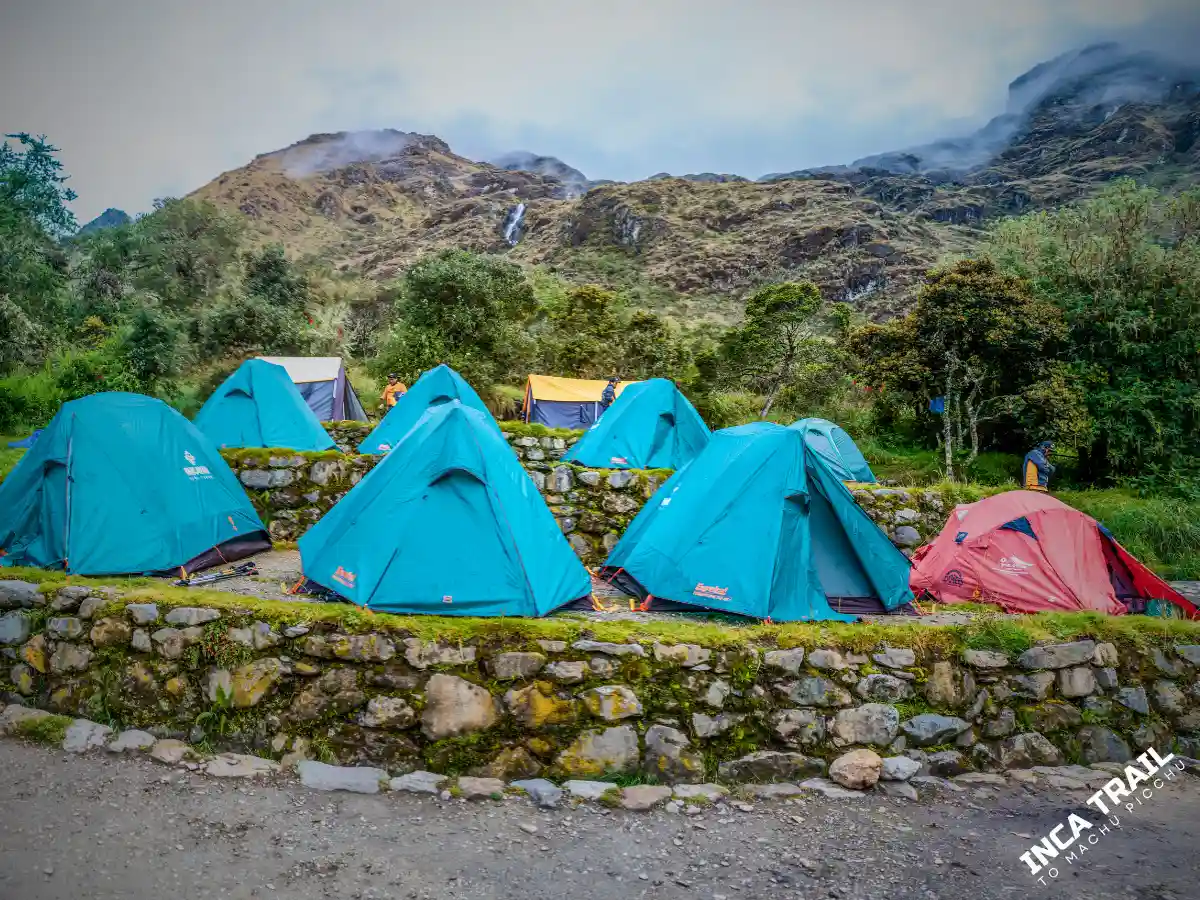 Camping equipment on the Inca Trail│Equipo de camping en el Camino Inca.